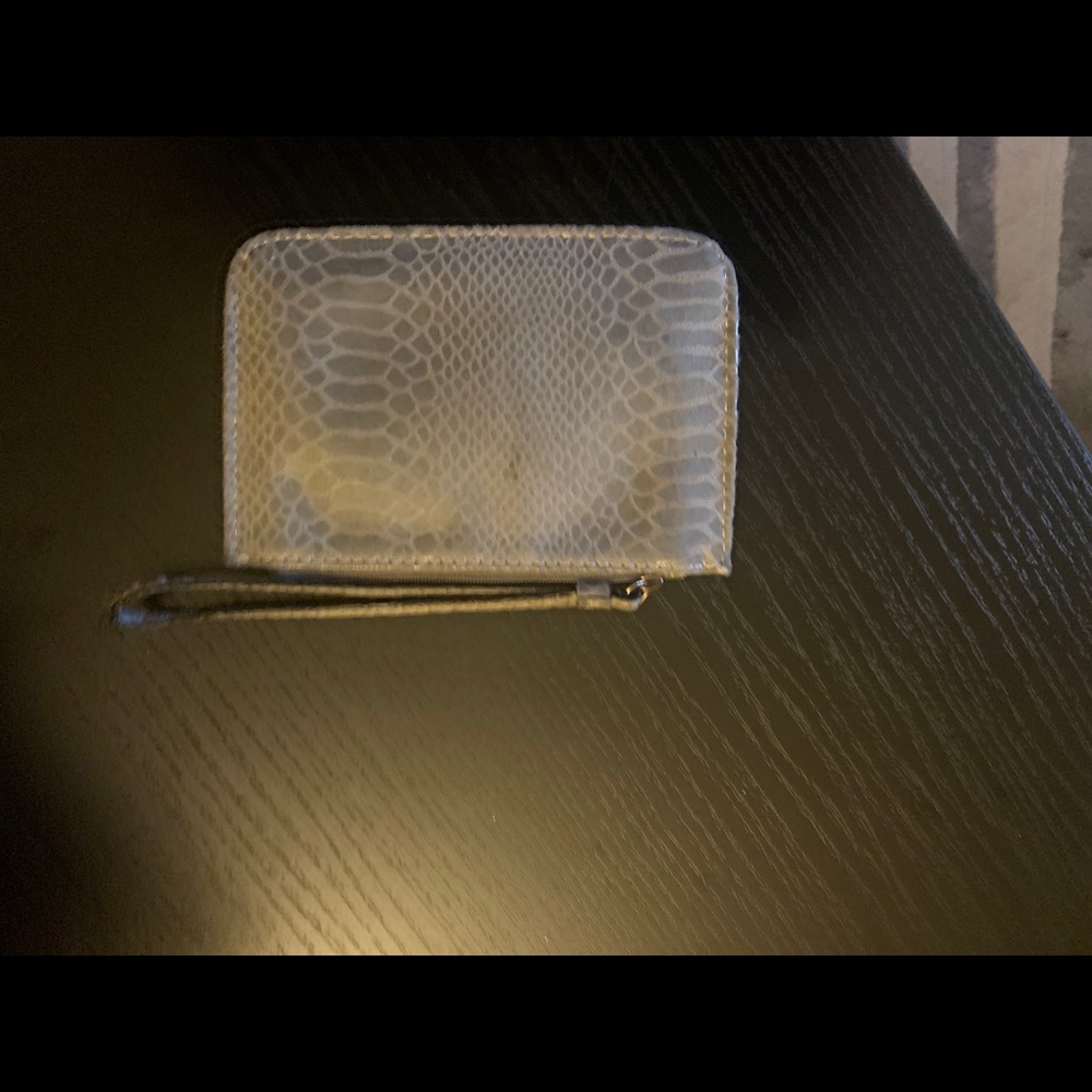 Gray faux snakeskin print wristlet - Picture 2 of 5